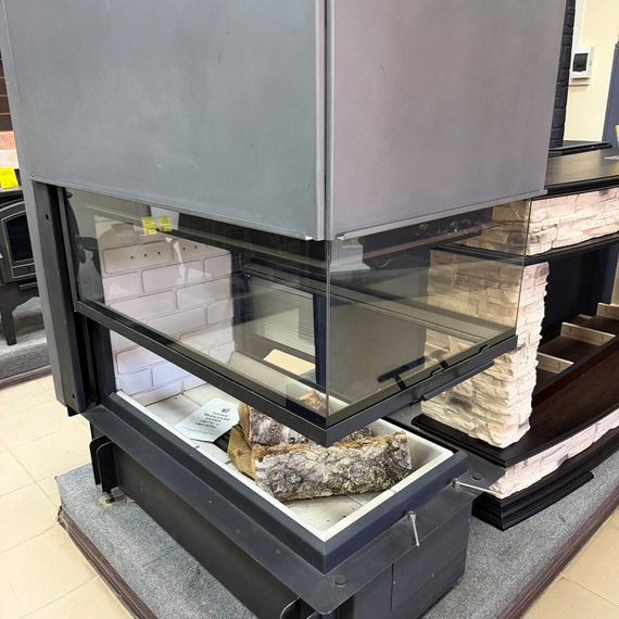 Дельта 900 каминная топка стальная три стекла принтинг на стекле белый шамот 13кВт 